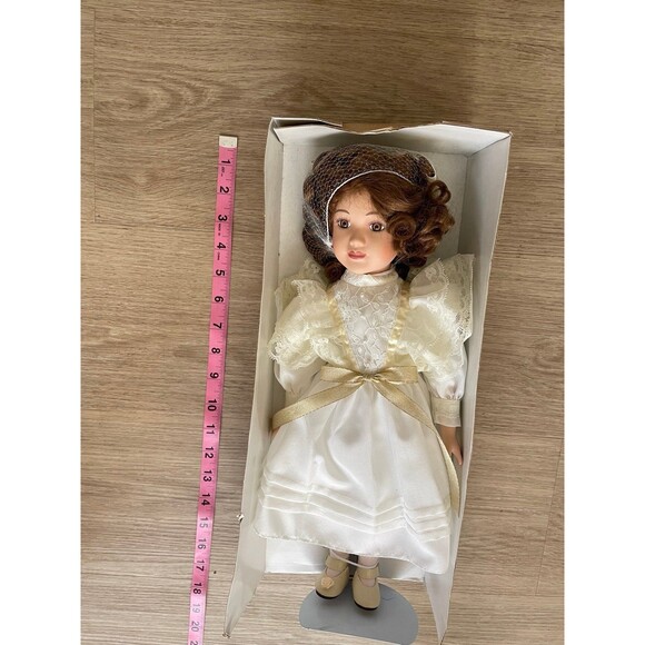Vintage porcelain doll in white lace-dress red hair new in box kid toys 18” tall - Picture 5 of 6